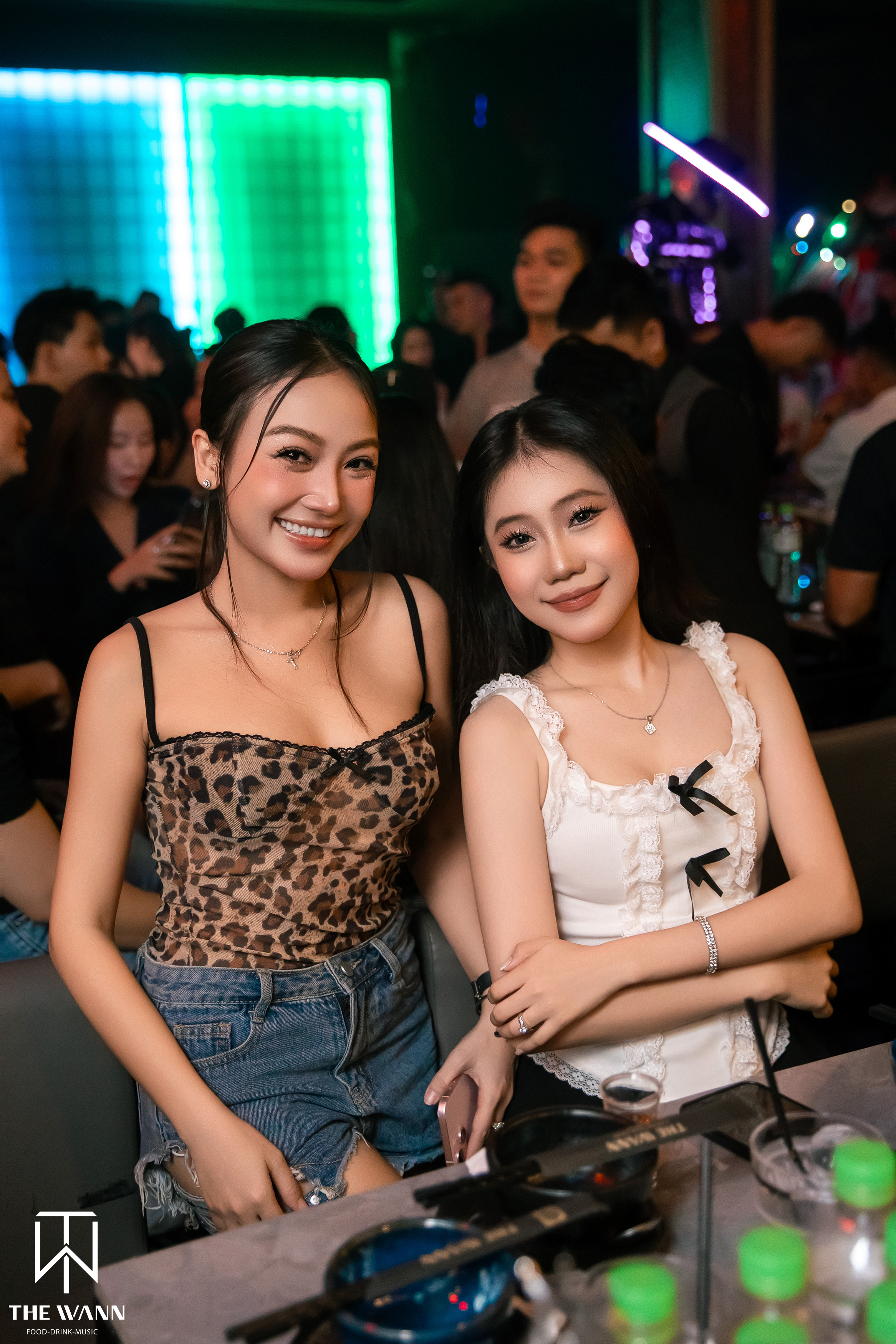 Không khí sôi động